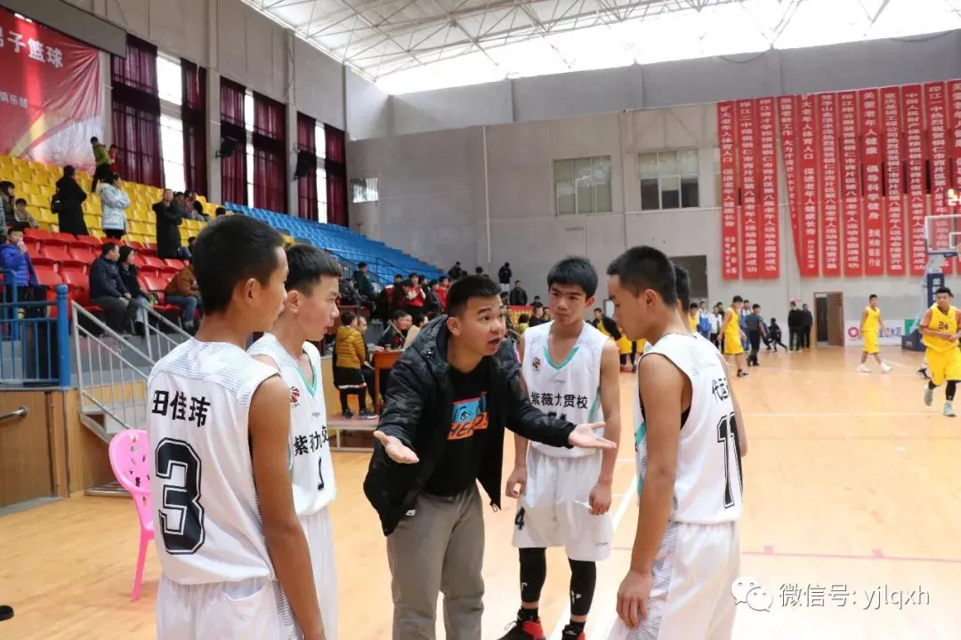 小学生如何开始学习篮球接球技巧?_0